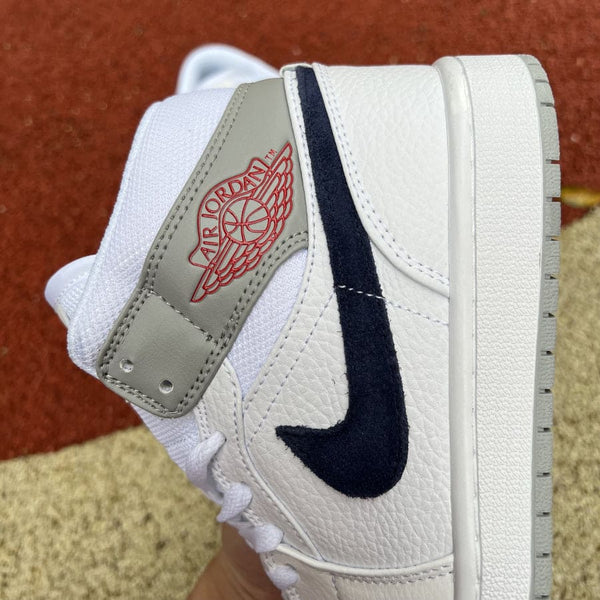 Jordan 1 Mid Paris White