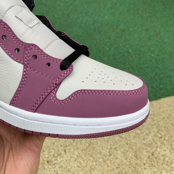 Jordan 1 Mid SE Light Mulberry