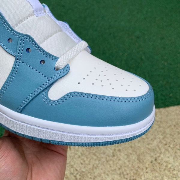 Jordan 1 Mid UNC (2022)