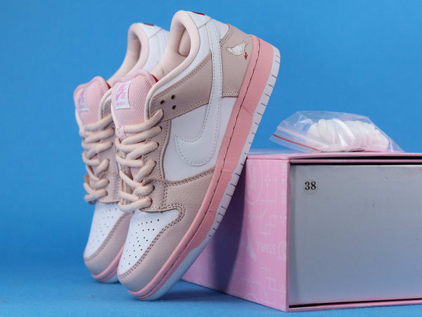 NIKE SB DUNK LOW PINK PIGEON