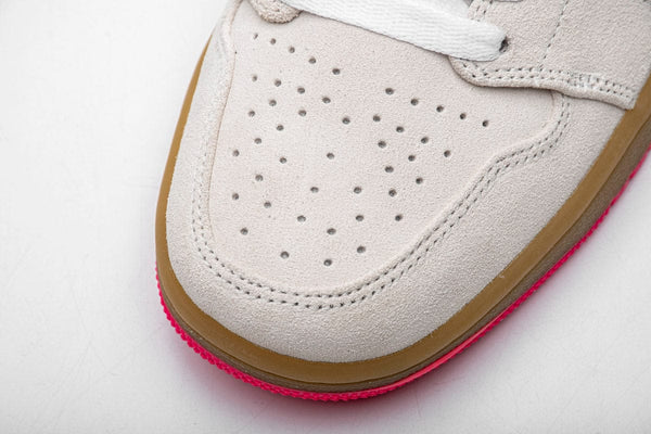 AJ1 LOW WHITE GUM HYPER PINK