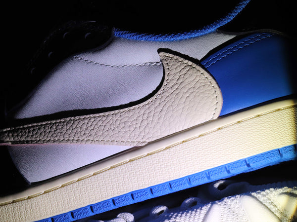 AJ1 LOW FRAGMENT DESIGN X TRAVIS SCOTT