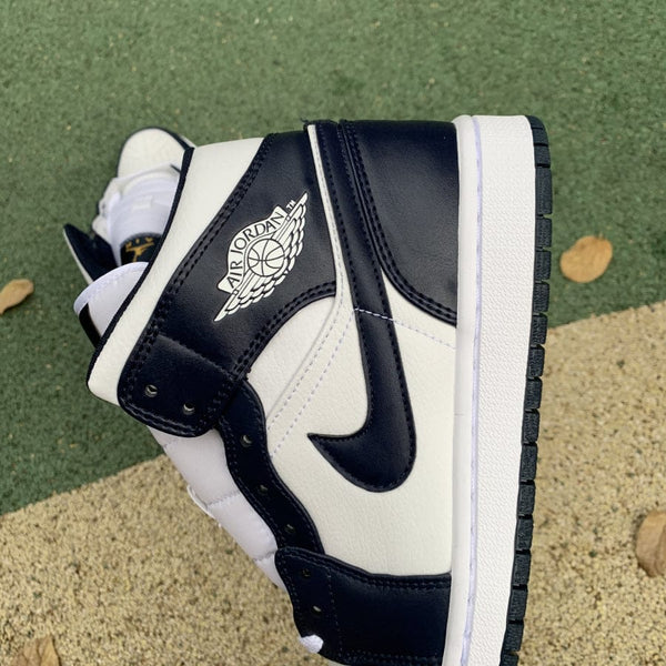 AJ1 MID WHITE METALLIC GOLD OBSIDIAN