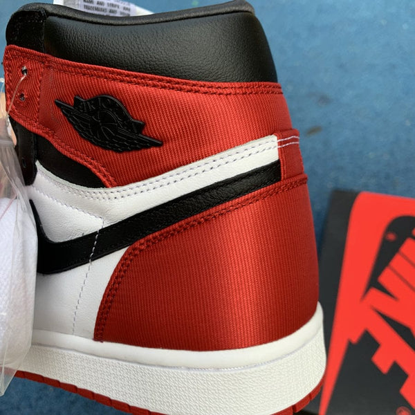 AJ1 RETRO HIGH SATIN BLACK TOE