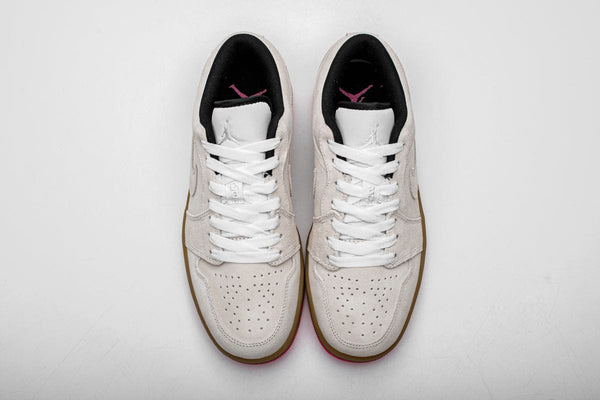 AJ1 LOW WHITE GUM HYPER PINK