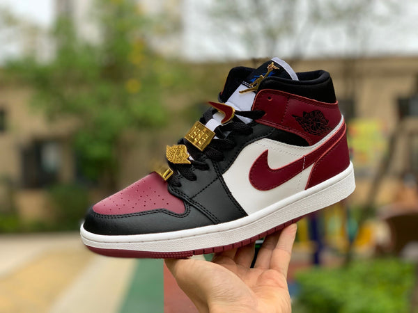 AJ1 MID SE BLACK DARK BEETROOT