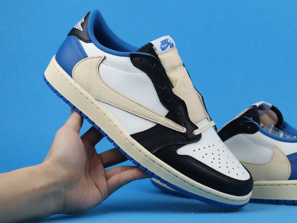 AJ1 LOW FRAGMENT DESIGN X TRAVIS SCOTT