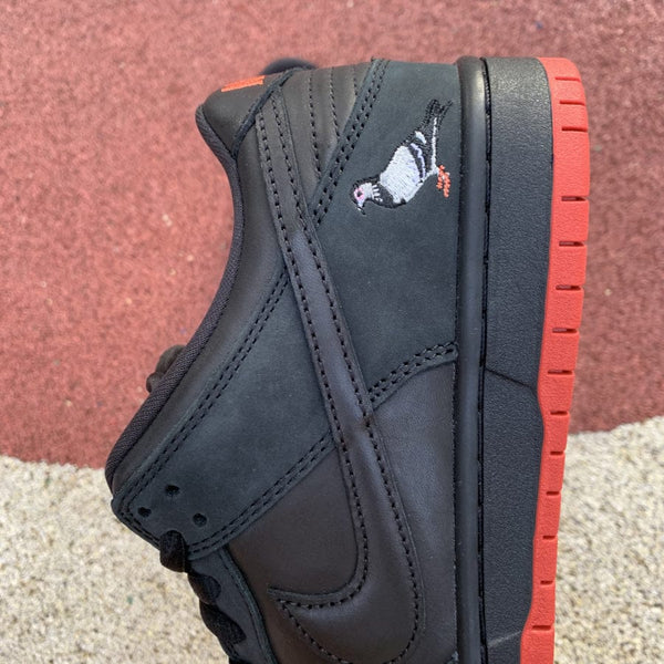 NIKE SB DUNK LOW BLACK PIGEON