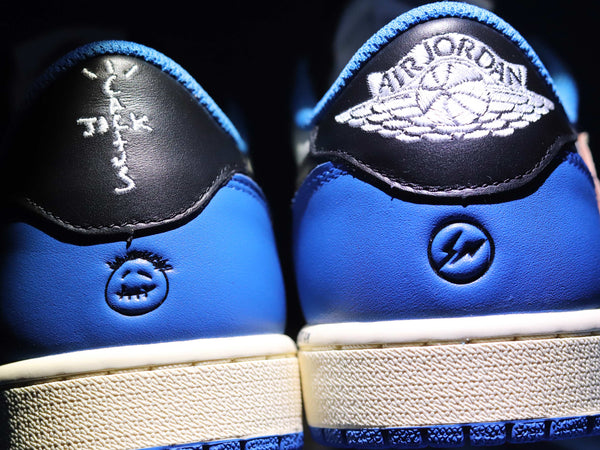 AJ1 LOW FRAGMENT DESIGN X TRAVIS SCOTT