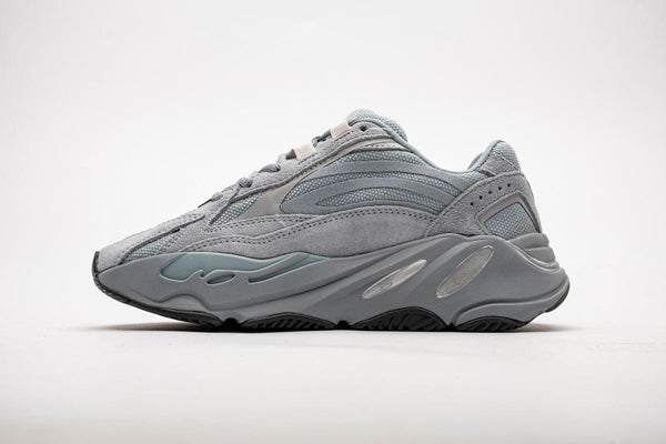 YEEZY BOOST 700 HOSPITAL BLUE