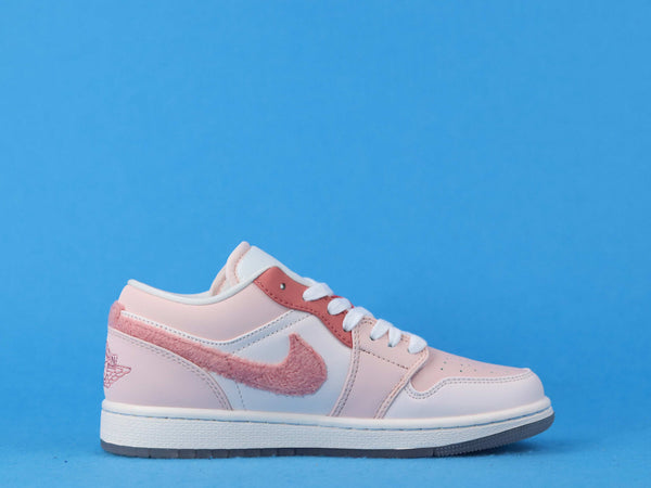 AJ1 LOW SE MIGHTY SWOOSHERS PINK