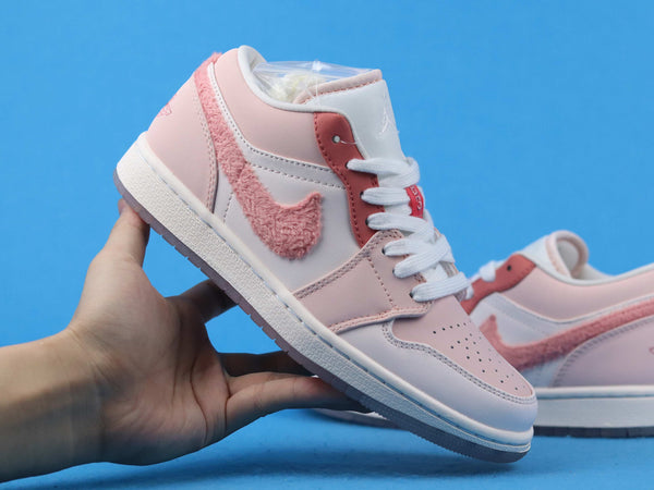 AJ1 LOW SE MIGHTY SWOOSHERS PINK