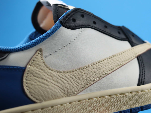 AJ1 LOW FRAGMENT DESIGN X TRAVIS SCOTT