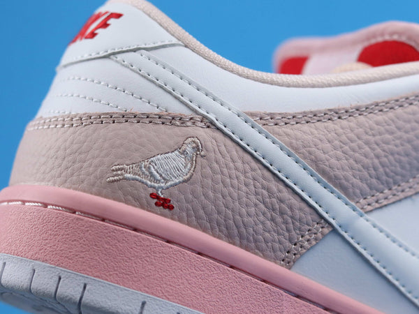 NIKE SB DUNK LOW PINK PIGEON