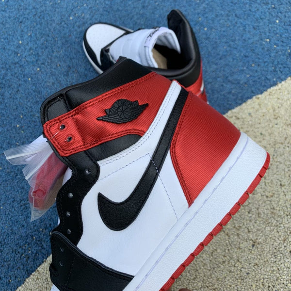 AJ1 RETRO HIGH SATIN BLACK TOE