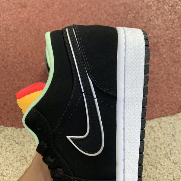 AJ1 LOW BLACK AURORA GREEN LASER ORANGE