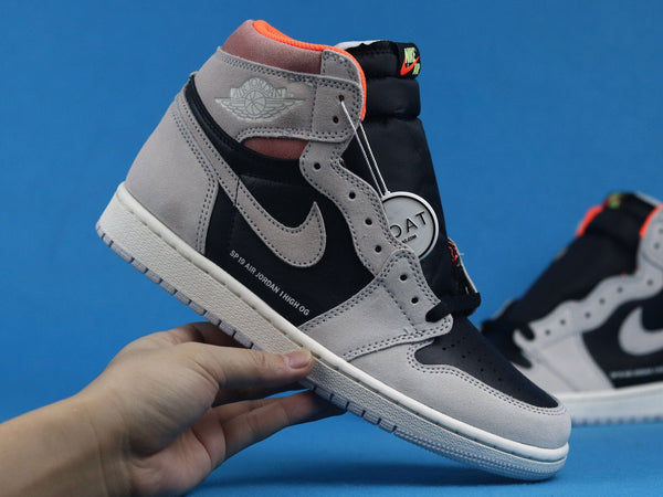 AJ1 RETRO HIGH NEUTRAL GREY HYPER CRIMSON