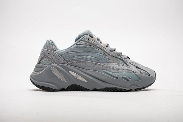 YEEZY BOOST 700 HOSPITAL BLUE