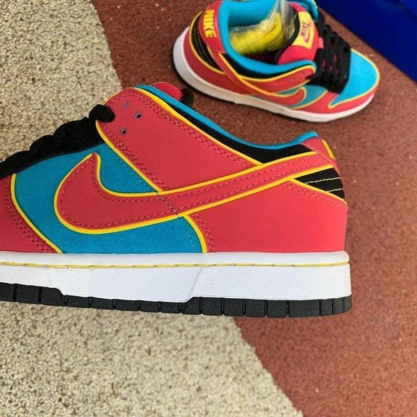 NIKE DUNK SB LOW MS. PACMAN