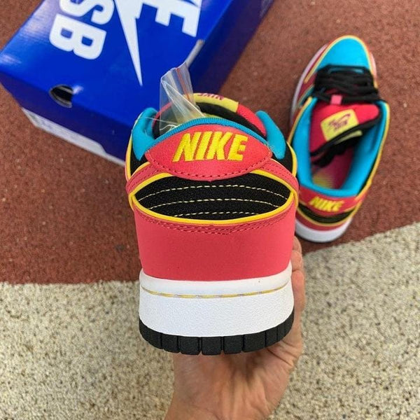 NIKE DUNK SB LOW MS. PACMAN